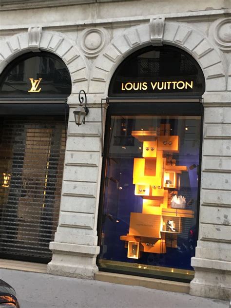 louis vuitton lyon.